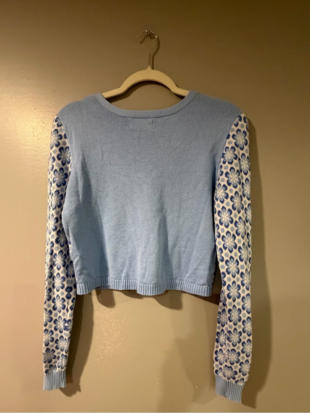 Hollister Blue & White Floral V-Neck Button Cardigan Sweater - Picture 5 of 5